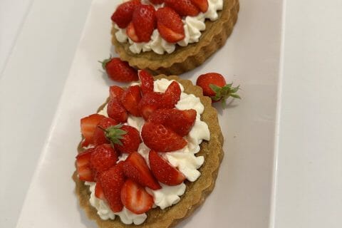Cliquez pour zoomer ! Tartelettes framboises sur crème d’amande et pistache Thermomix par Meriem