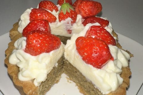 Cliquez pour zoomer ! Tartelettes framboises sur crème d’amande et pistache Thermomix par Meriem