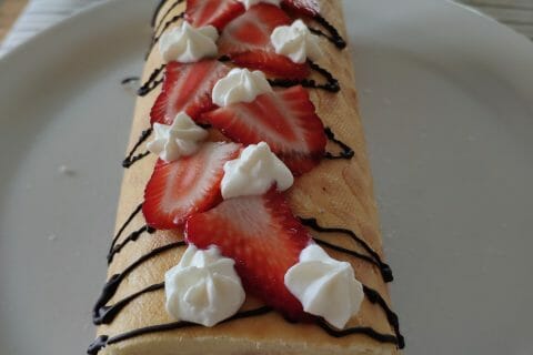 Cliquez pour zoomer ! Fraisier roulé Thermomix par antoine_15