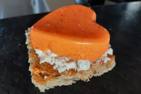 Cliquez pour zoomer ! Dômes à la mousse de poivrons et chèvre frais Thermomix par vanessa_77