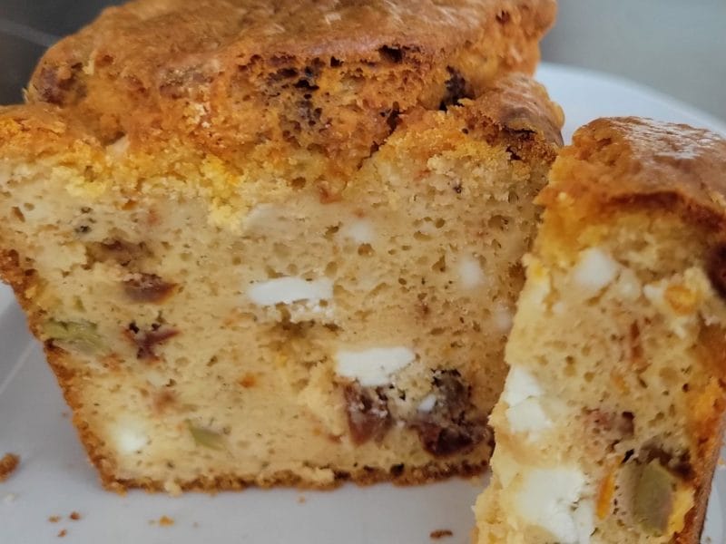 Cliquez pour zoomer ! Cake tomates séchées, olives vertes et feta Thermomix par vjvj