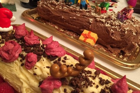 Cliquez pour zoomer ! Bûche de Noël framboises et chocolat blanc Thermomix par schmouzy