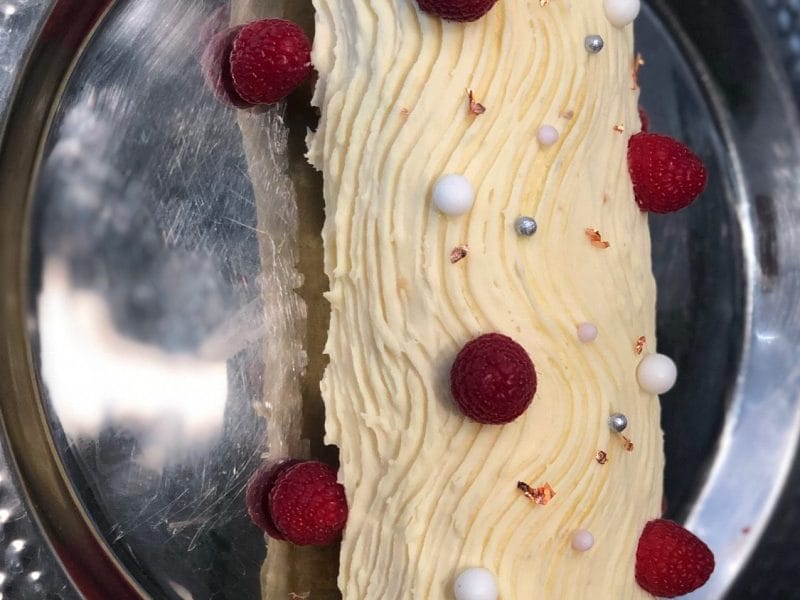 Cliquez pour zoomer ! Bûche de Noël framboises et chocolat blanc Thermomix par Elodie83500