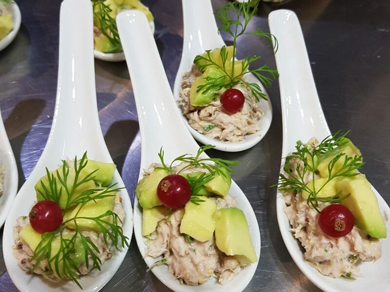 Cliquez pour zoomer ! Avocats aux rillettes de thon au basilic Thermomix par suzepaul