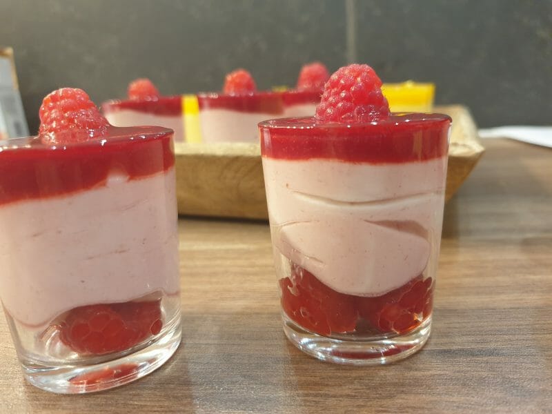 Cliquez pour zoomer ! Mousse à la framboise et son coulis Thermomix par noly