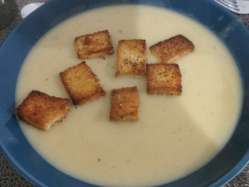 Cliquez pour zoomer ! Velouté à l’oignon et aux pommes de terre Thermomix par emilie_136