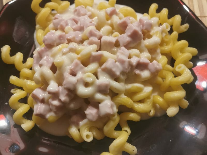 Cliquez pour zoomer ! Tortellini sauce crémeuse au jambon Thermomix par jessica_1714