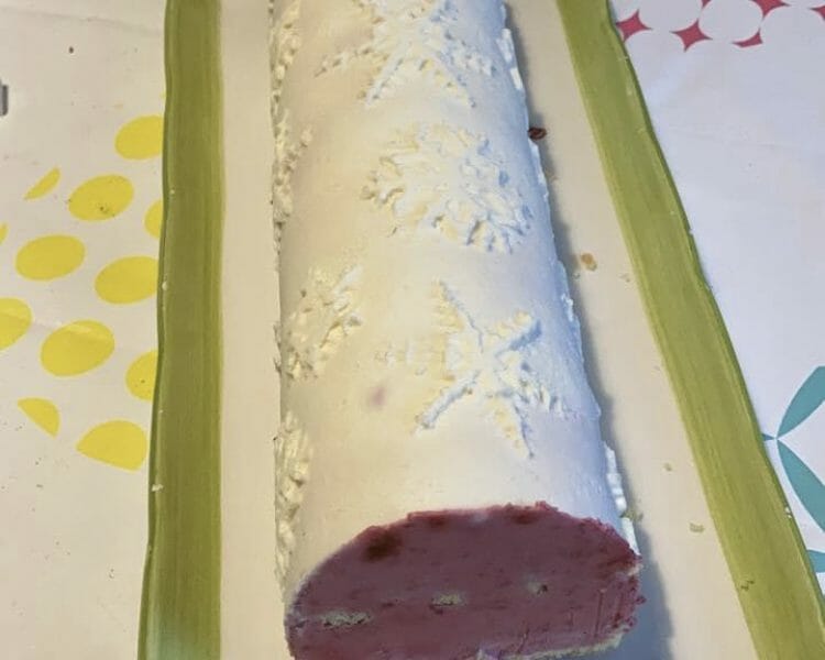 Cliquez pour zoomer ! Bûche de Noël framboises et chocolat blanc Thermomix par gwenaelle_7