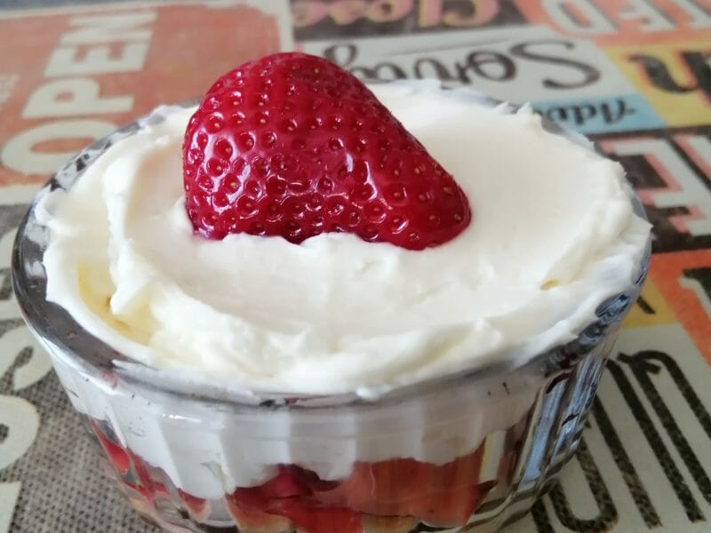 Cliquez pour zoomer ! Délices fraises et chocolat blanc Thermomix par adeline_84