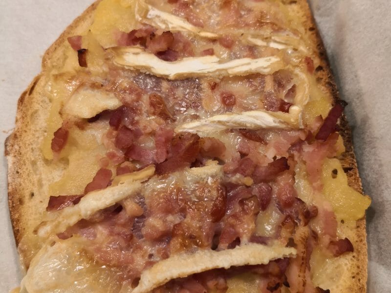 Cliquez pour zoomer ! Tartines normandes pommes et camembert Thermomix par stephanie_1602