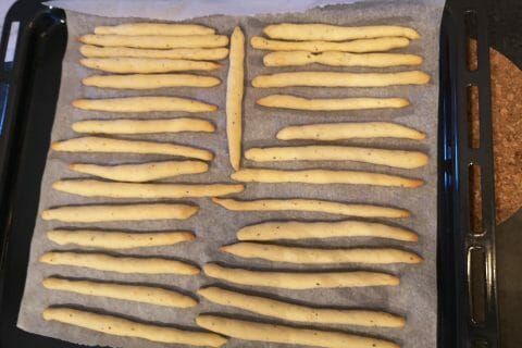 Cliquez pour zoomer ! Gressins parmesan basilic Thermomix par Syl Débutante TM6