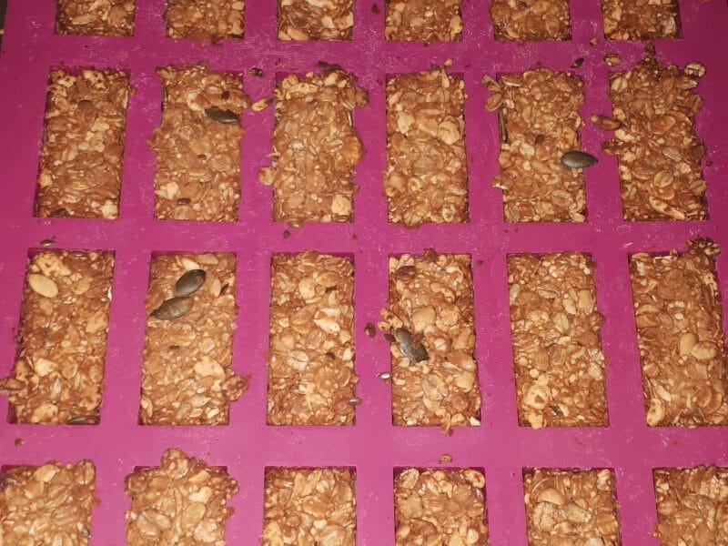 Cliquez pour zoomer ! Barres de céréales à l’avoine, noisettes, banane et chocolat Thermomix par kihm13