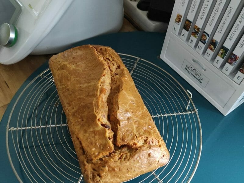 Cliquez pour zoomer ! Cake chèvre, noisettes et lardons Thermomix par lylafitt