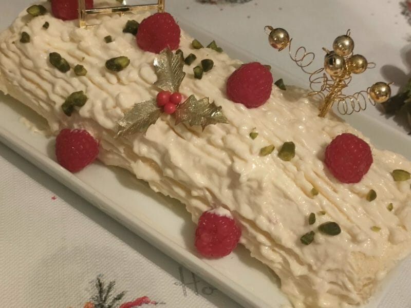Cliquez pour zoomer ! Bûche de Noël framboises et chocolat blanc Thermomix par murielle_7