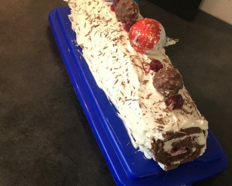 Cliquez pour zoomer ! Bûche forêt noire Thermomix par aurelie_161