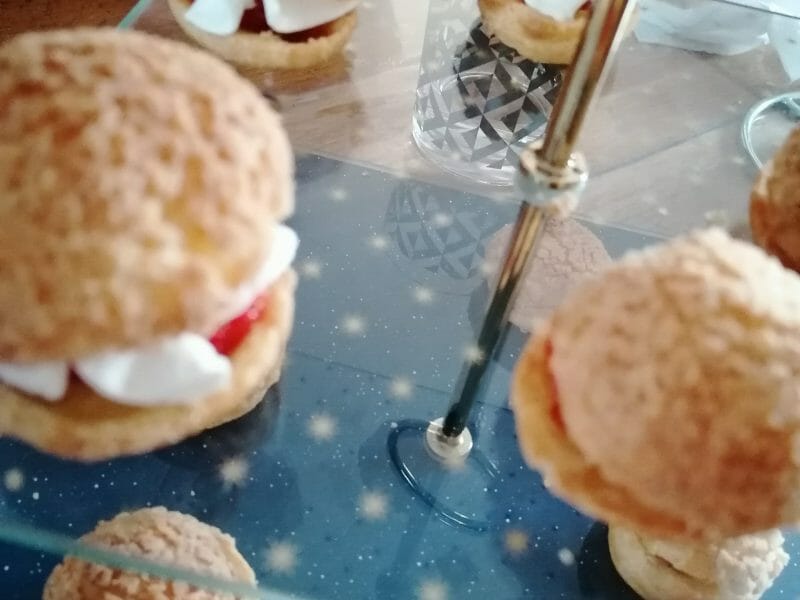 Cliquez pour zoomer ! Choux craquelin fraises chantilly Thermomix par mg1996