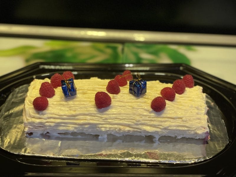 Cliquez pour zoomer ! Bûche de Noël framboises et chocolat blanc Thermomix par kaissaliya3