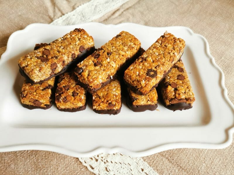 Cliquez pour zoomer ! Barres de céréales à l’avoine, noisettes, banane et chocolat Thermomix par Angélique