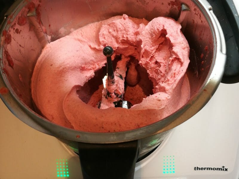Cliquez pour zoomer ! Glace à la fraise Thermomix par marydmx