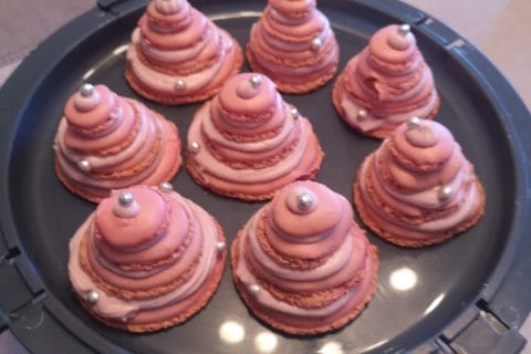 Cliquez pour zoomer ! Sapins de macarons à la framboise Thermomix par Thaliepe74