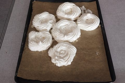 Cliquez pour zoomer ! Mini pavlova aux fraises Thermomix par Thaliepe74