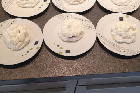 Cliquez pour zoomer ! Mini pavlova aux fraises Thermomix par Thaliepe74