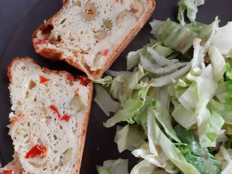 Cliquez pour zoomer ! Cake aux poivrons, fêta et olives Thermomix par lolo40