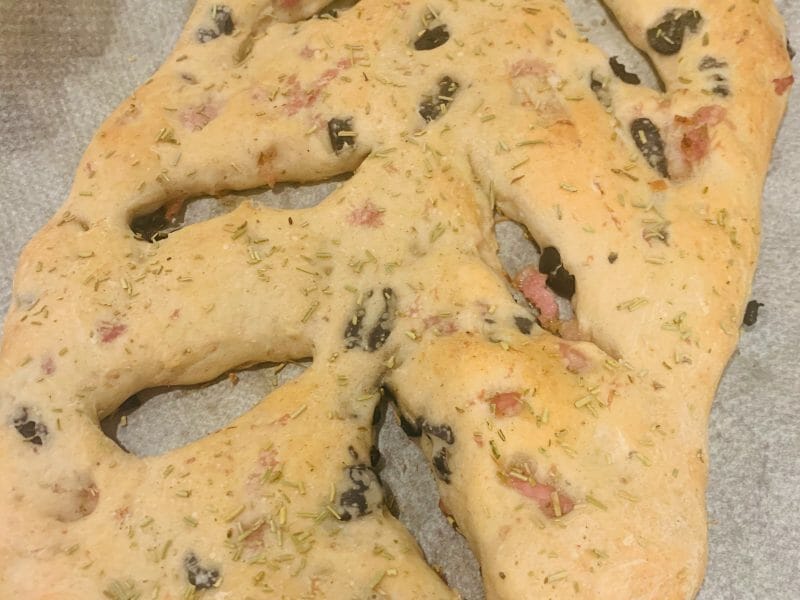 Cliquez pour zoomer ! Fougasse olives et lardons Thermomix par Leanepan