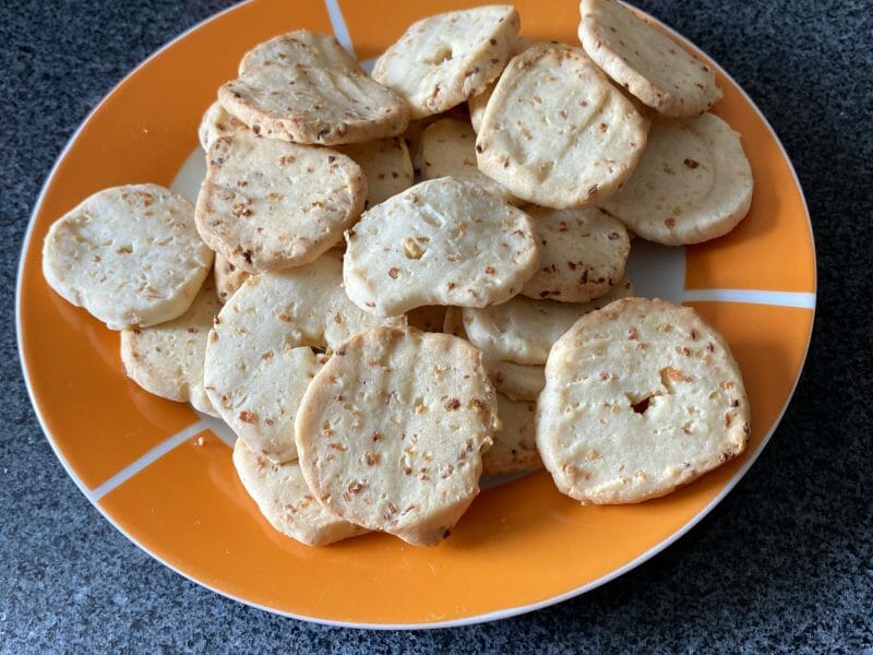 Cliquez pour zoomer ! Biscuits apéritif crème et oignon Thermomix par gouram21