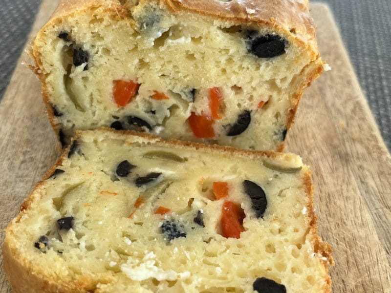 Cliquez pour zoomer ! Cake aux poivrons, fêta et olives Thermomix par Edypat