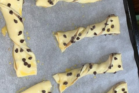 Cliquez pour zoomer ! Torsades crème pâtissière et pépites de chocolat Thermomix par fatfatt