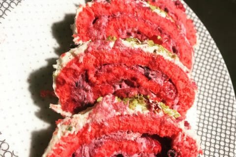 Cliquez pour zoomer ! Bûche de Noël framboises et chocolat blanc Thermomix par nassima_23