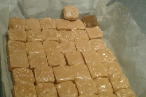 Cliquez pour zoomer ! Caramels aux cacahuètes enrobés de chocolat au Thermomix