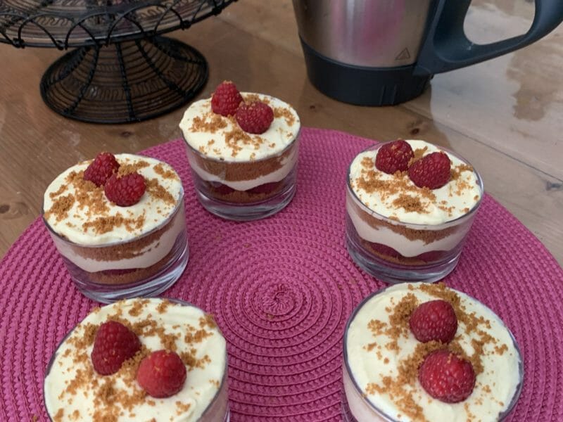 Cliquez pour zoomer ! Tiramisu aux framboises et spéculoos Thermomix par sassa83