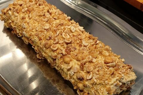 Cliquez pour zoomer ! Bûche pralinée aux éclats de noisettes caramélisés Thermomix par julismany