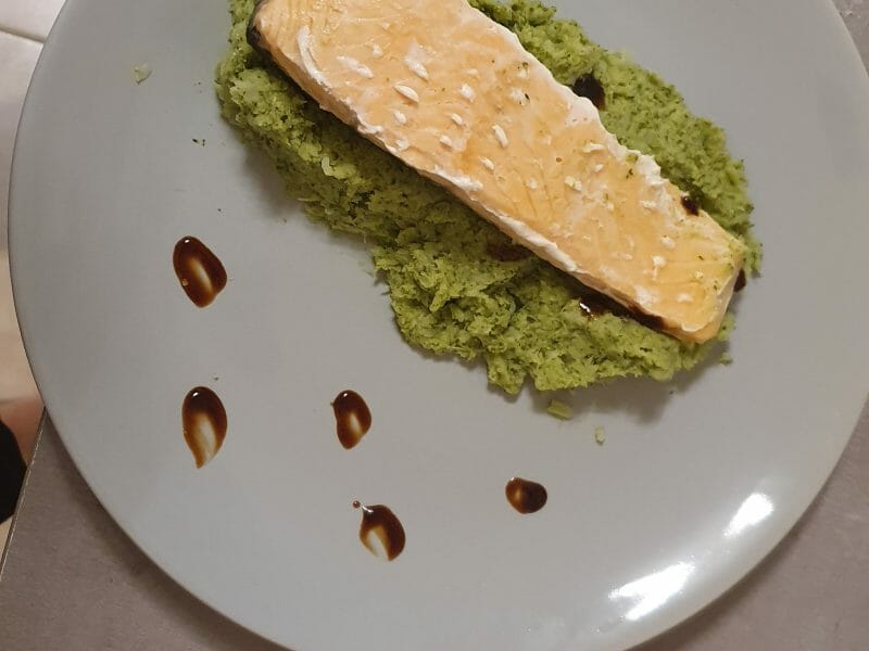 Cliquez pour zoomer ! Saumon sur purée de brocolis Thermomix par olga_77