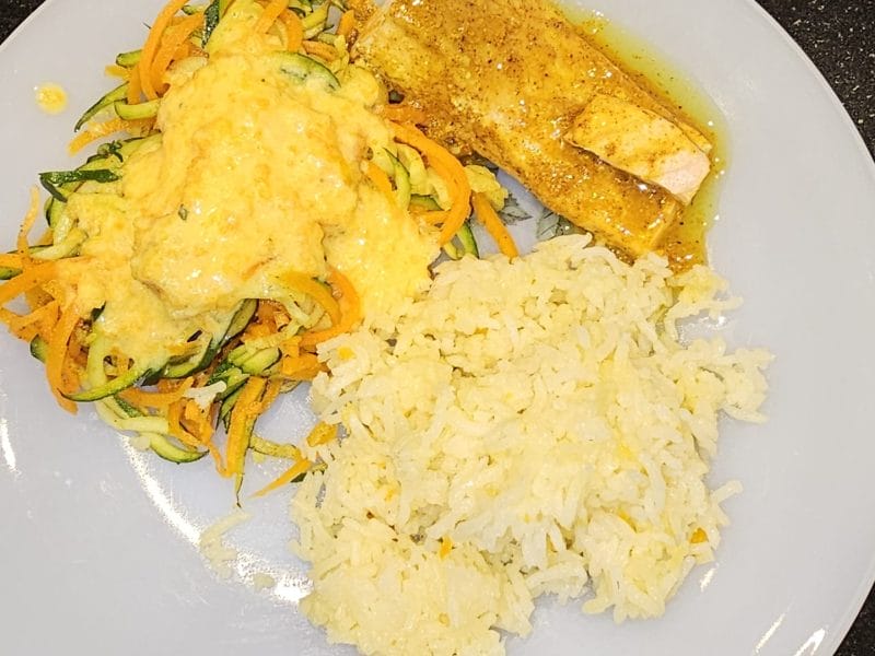 Cliquez pour zoomer ! Saumon sauce curry et tagliatelles de légumes Thermomix par katy_8