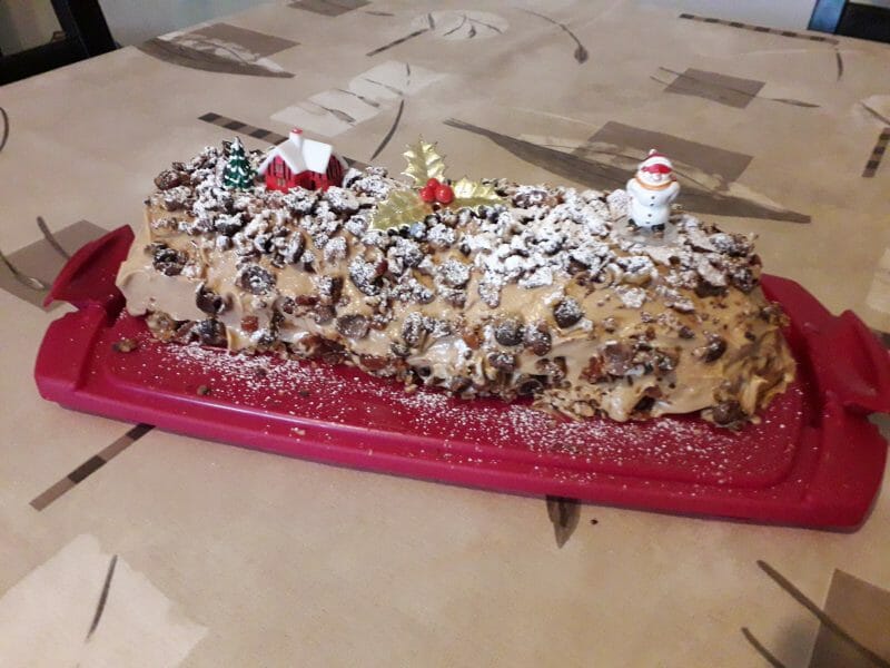 Cliquez pour zoomer ! Bûche pralinée aux éclats de noisettes caramélisés Thermomix par puce1978