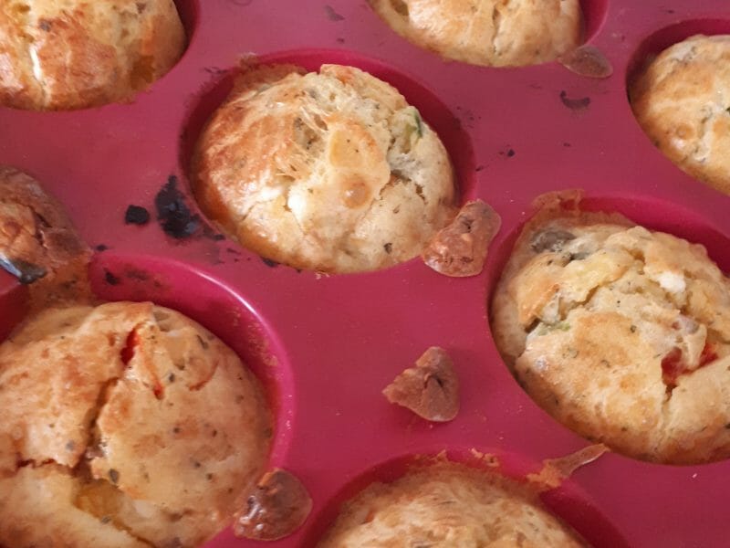 Cliquez pour zoomer ! Cake aux poivrons, fêta et olives Thermomix par elodie_163