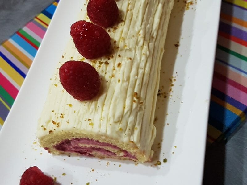 Cliquez pour zoomer ! Bûche de Noël framboises et chocolat blanc Thermomix par arnaud_14