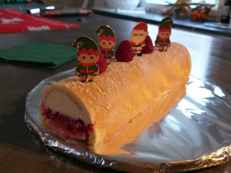 Cliquez pour zoomer ! Bûche de Noël framboises et chocolat blanc Thermomix par meme_2