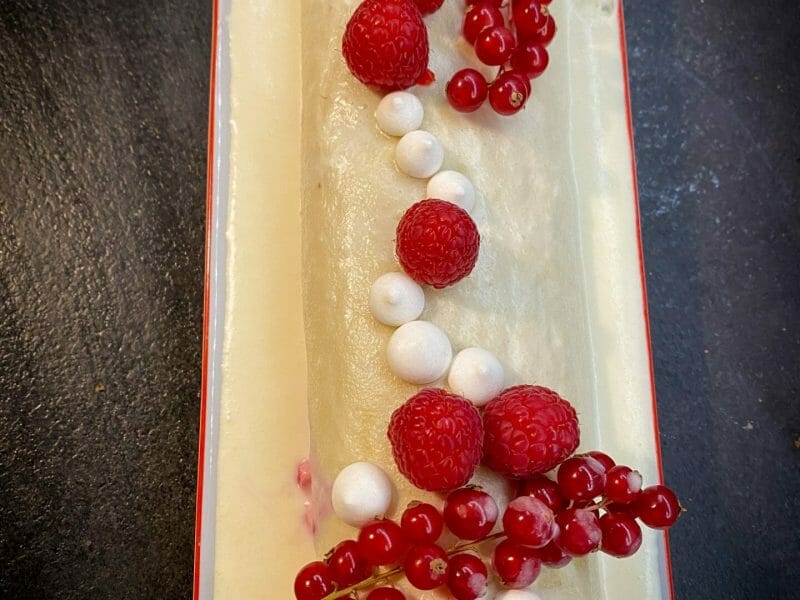 Cliquez pour zoomer ! Bûche de Noël framboises et chocolat blanc Thermomix par floriane_16