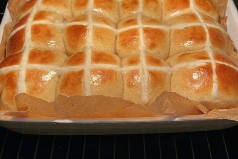 Cliquez pour zoomer ! Hot cross buns – petits pains anglais de Pâques Thermomix par audric1808