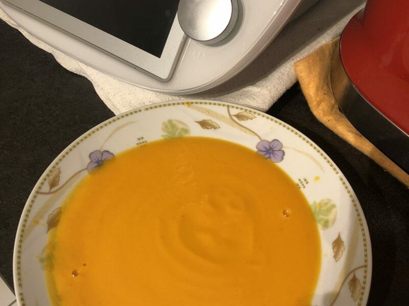 Cliquez pour zoomer ! Velouté de carottes et poivrons rouges Thermomix par vewodjay