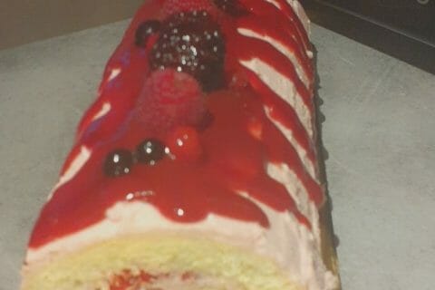 Cliquez pour zoomer ! Bûche de Noël framboises et chocolat blanc Thermomix par amandine_115