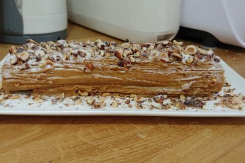 Cliquez pour zoomer ! Bûche pralinée aux éclats de noisettes caramélisés Thermomix par sbenkiran