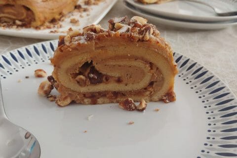 Cliquez pour zoomer ! Bûche pralinée aux éclats de noisettes caramélisés Thermomix par sbenkiran