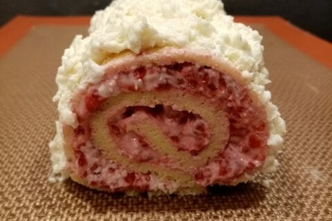 Cliquez pour zoomer ! Bûche de Noël framboises et chocolat blanc Thermomix par amandine_124