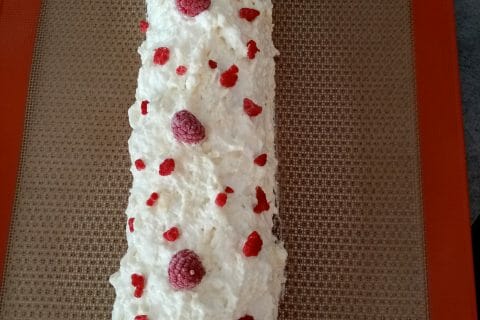 Cliquez pour zoomer ! Bûche de Noël framboises et chocolat blanc Thermomix par amandine_124