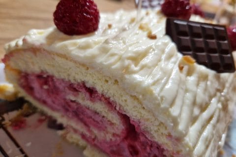 Cliquez pour zoomer ! Bûche de Noël framboises et chocolat blanc Thermomix par sanou51